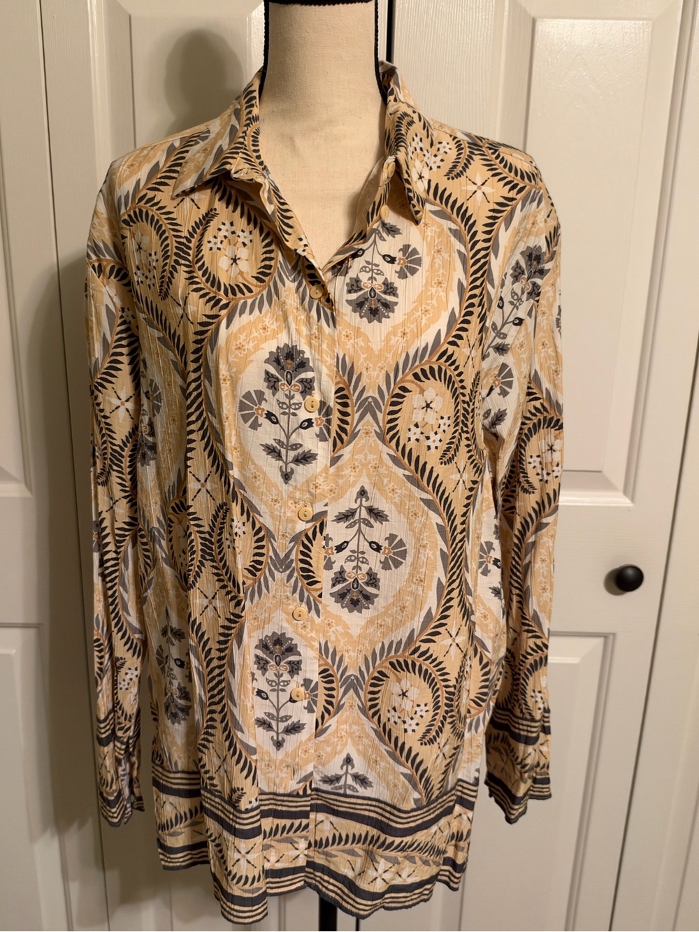 EUC, H & M Button Down Blouse Relaxed Fit, Size M